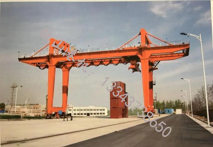 新型集裝箱龍門(mén)(mén)起重機(jī)(jī)（GJM30.5t）